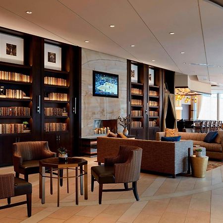 Отель Ithaca Marriott Downtown On The Commons Экстерьер фото