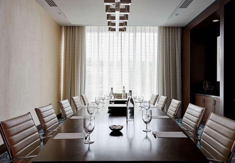 Отель Ithaca Marriott Downtown On The Commons Экстерьер фото