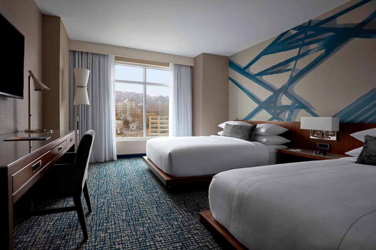 Отель Ithaca Marriott Downtown On The Commons Экстерьер фото