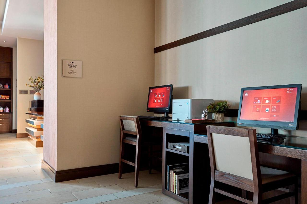 Отель Ithaca Marriott Downtown On The Commons Экстерьер фото