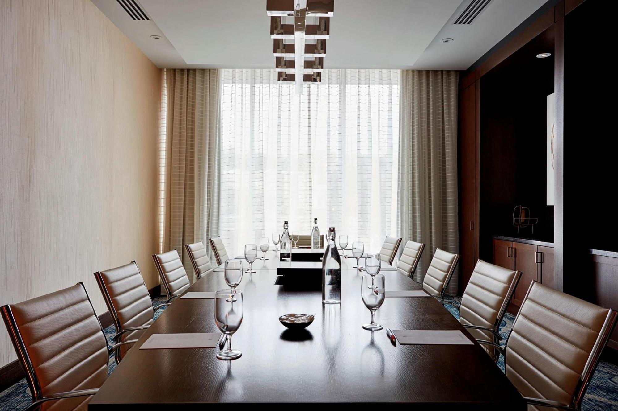 Отель Ithaca Marriott Downtown On The Commons Экстерьер фото