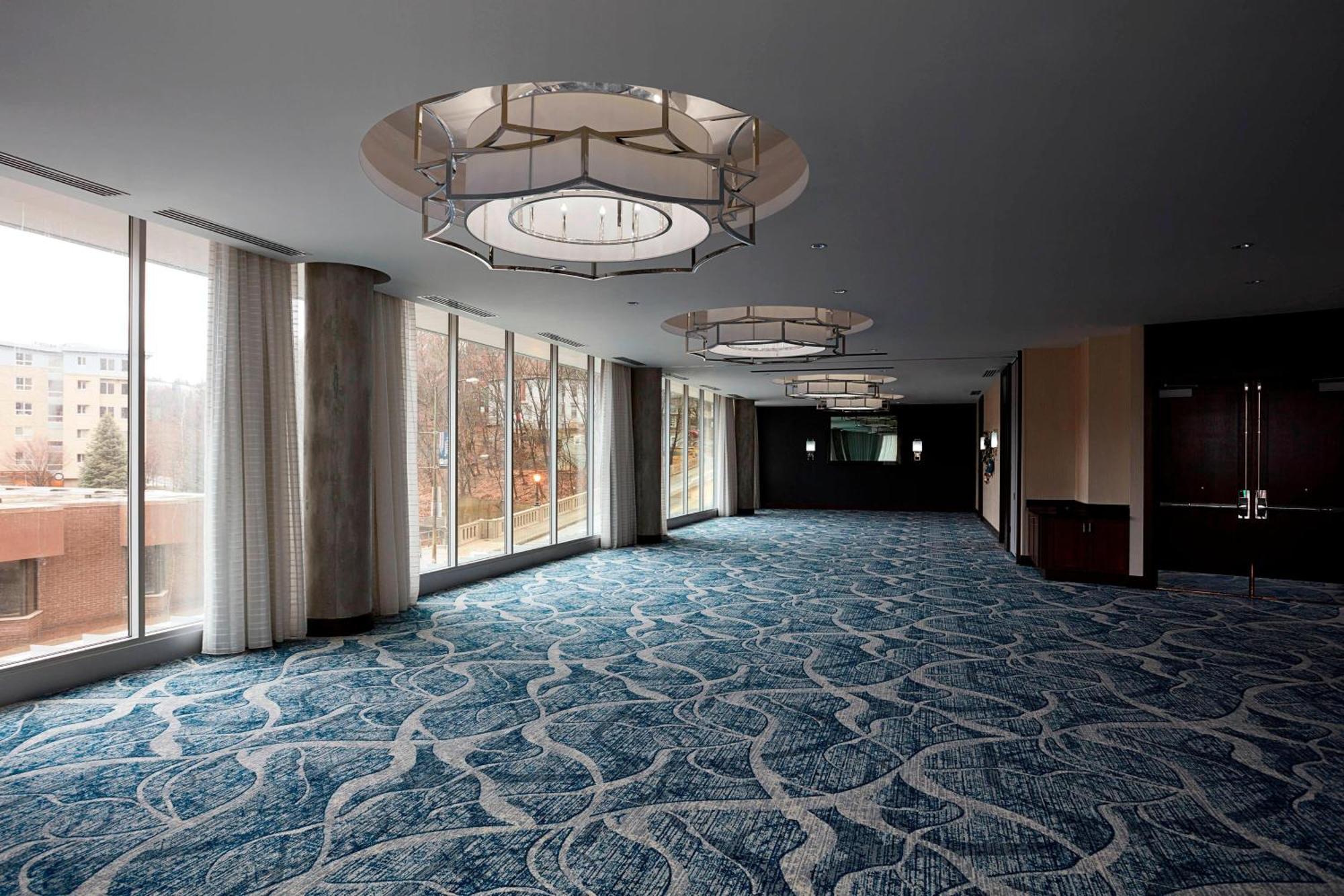 Отель Ithaca Marriott Downtown On The Commons Экстерьер фото