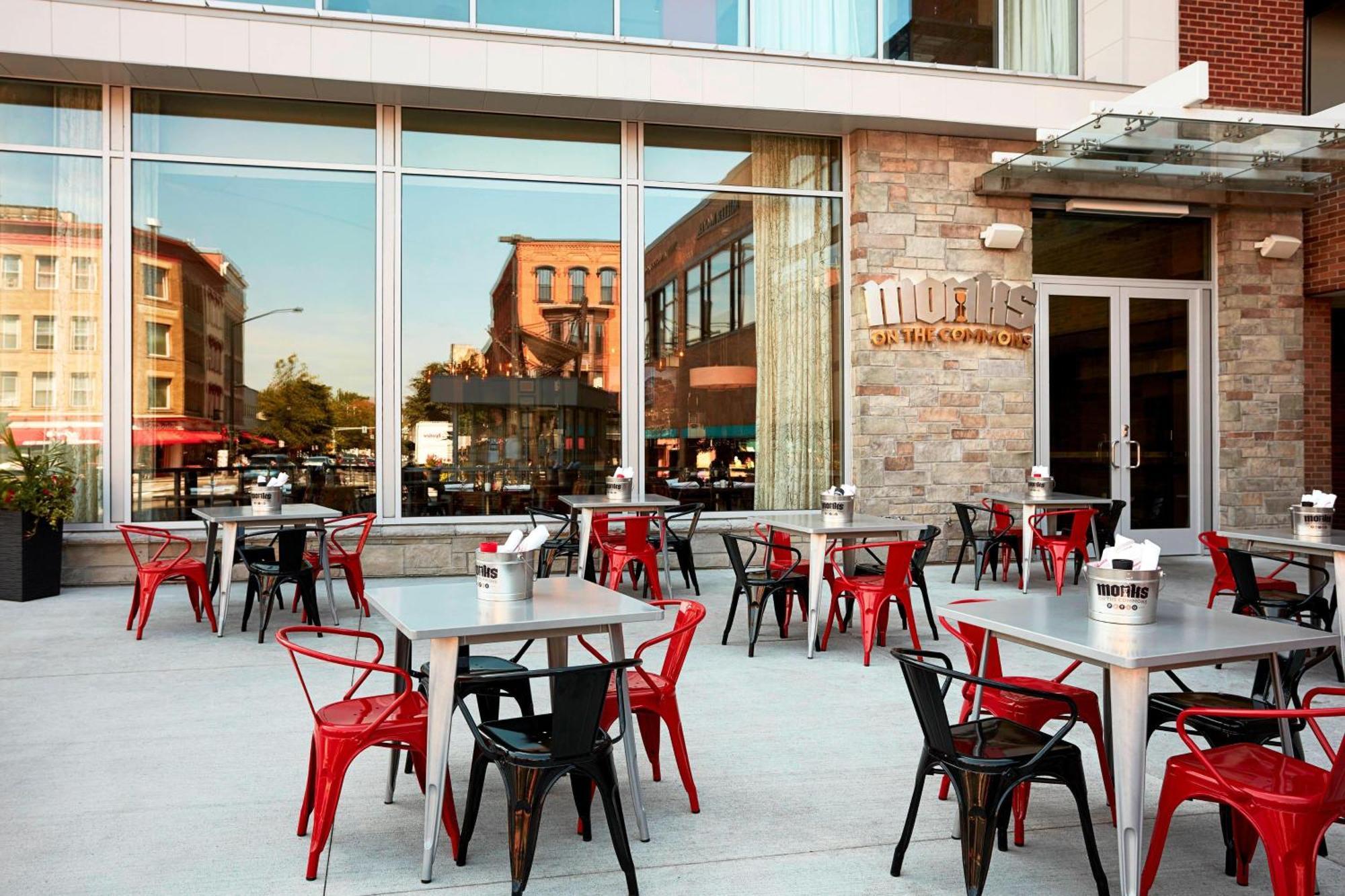 Отель Ithaca Marriott Downtown On The Commons Экстерьер фото