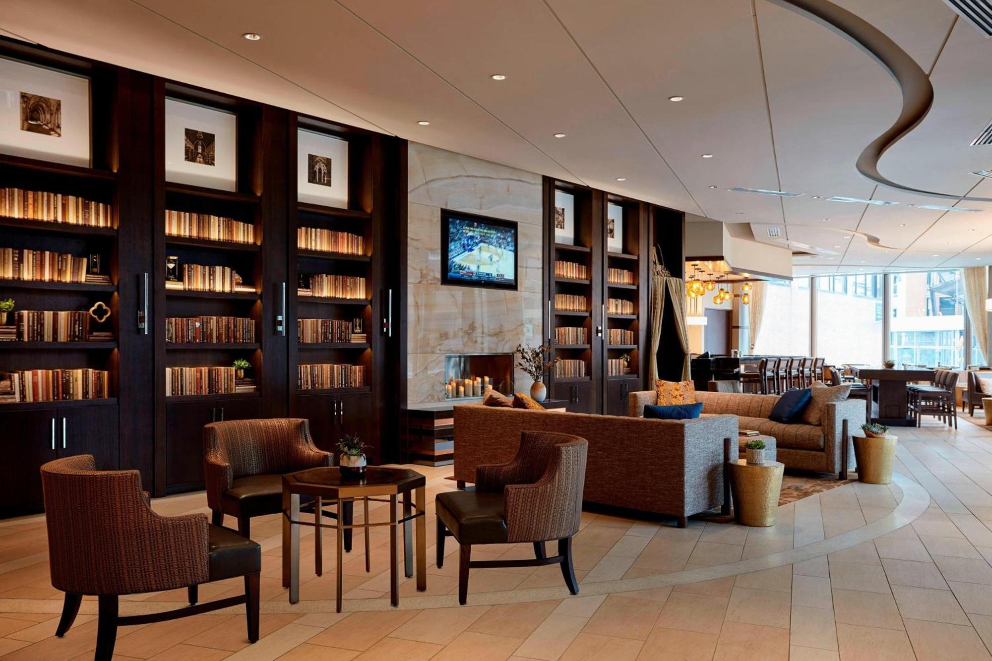 Отель Ithaca Marriott Downtown On The Commons Экстерьер фото