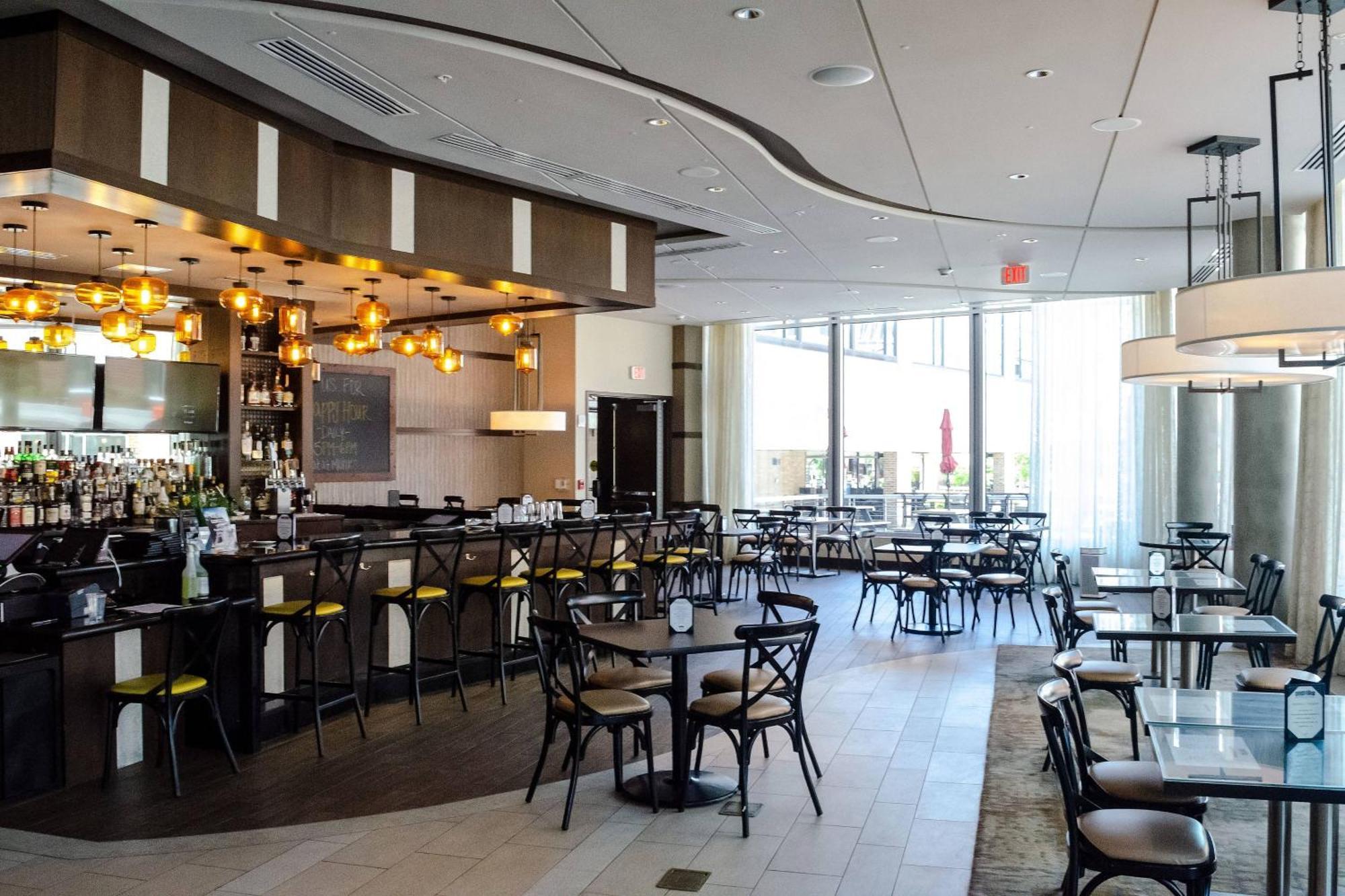 Отель Ithaca Marriott Downtown On The Commons Экстерьер фото
