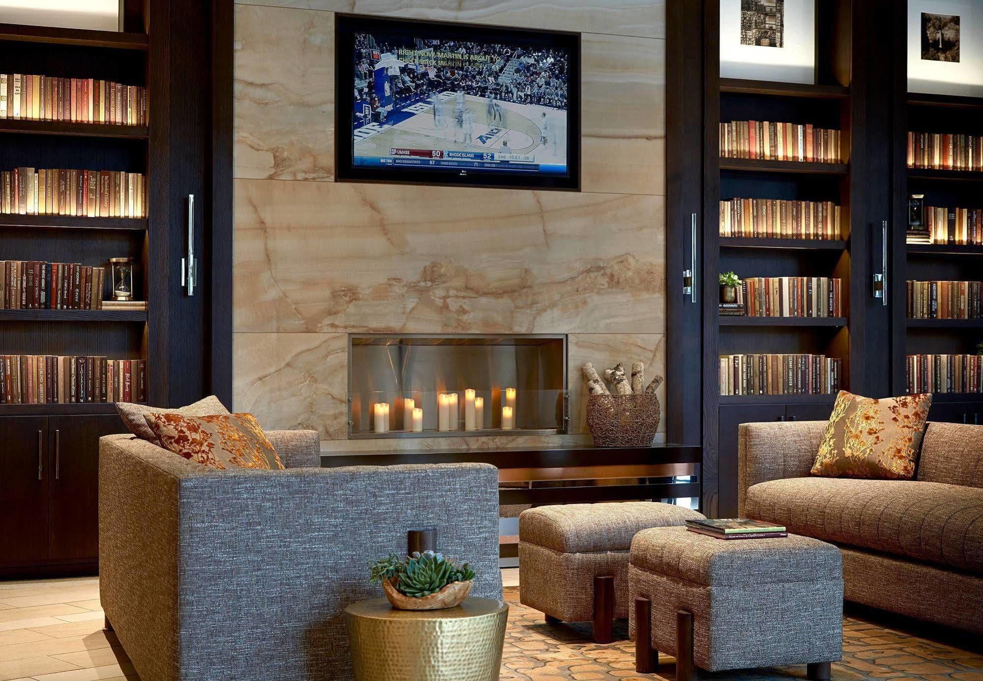 Отель Ithaca Marriott Downtown On The Commons Экстерьер фото
