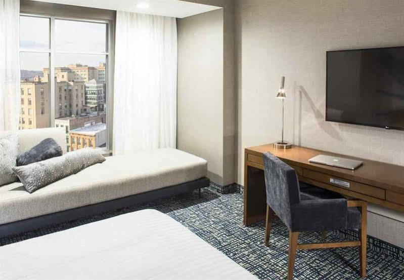 Отель Ithaca Marriott Downtown On The Commons Экстерьер фото