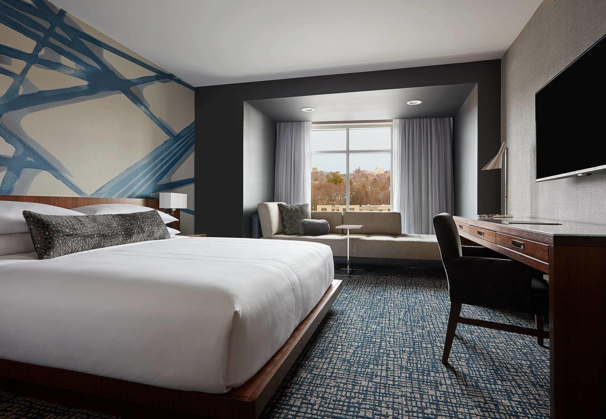 Отель Ithaca Marriott Downtown On The Commons Экстерьер фото